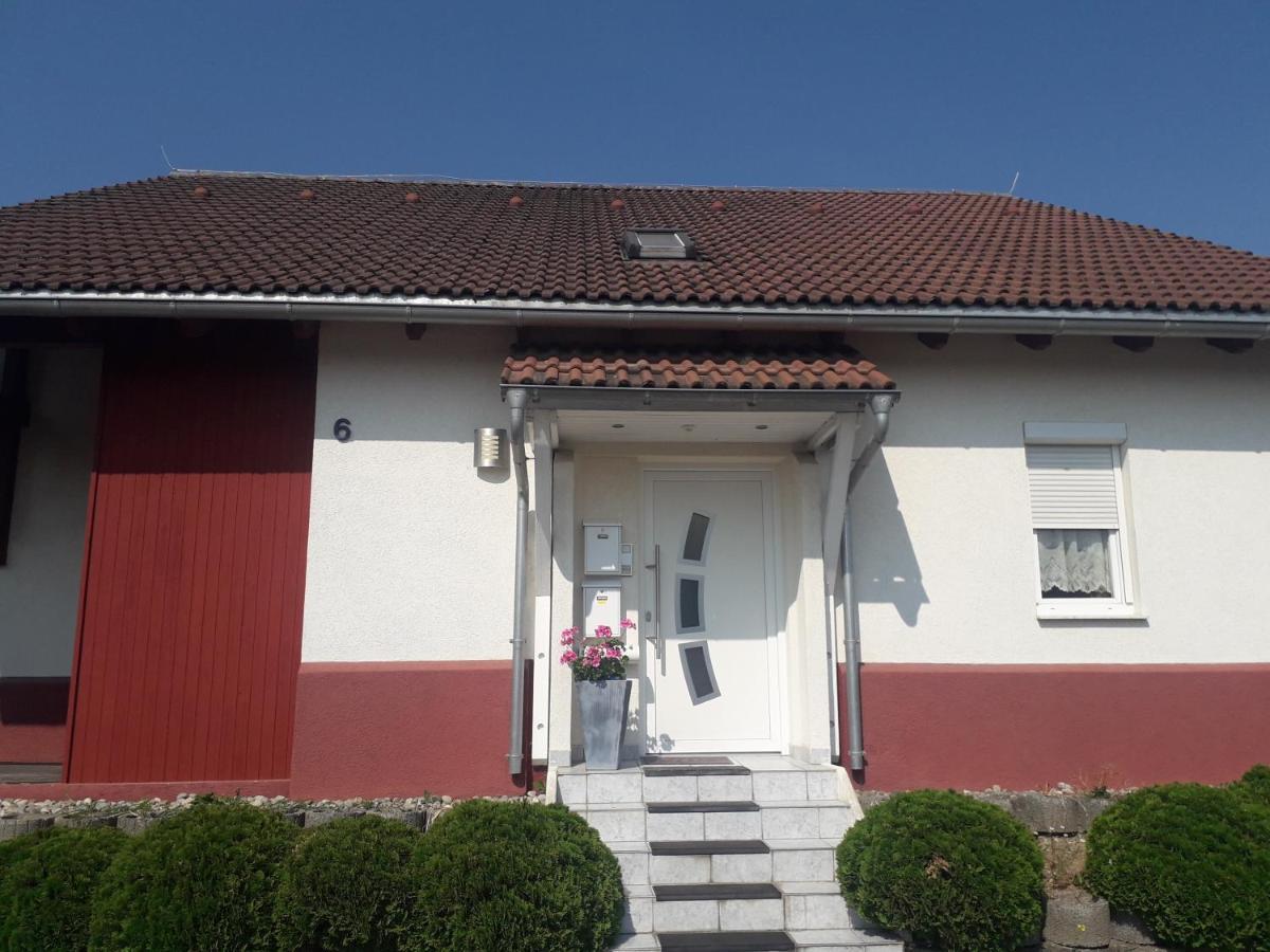 Ferienwohnung Lottstetten エクステリア 写真